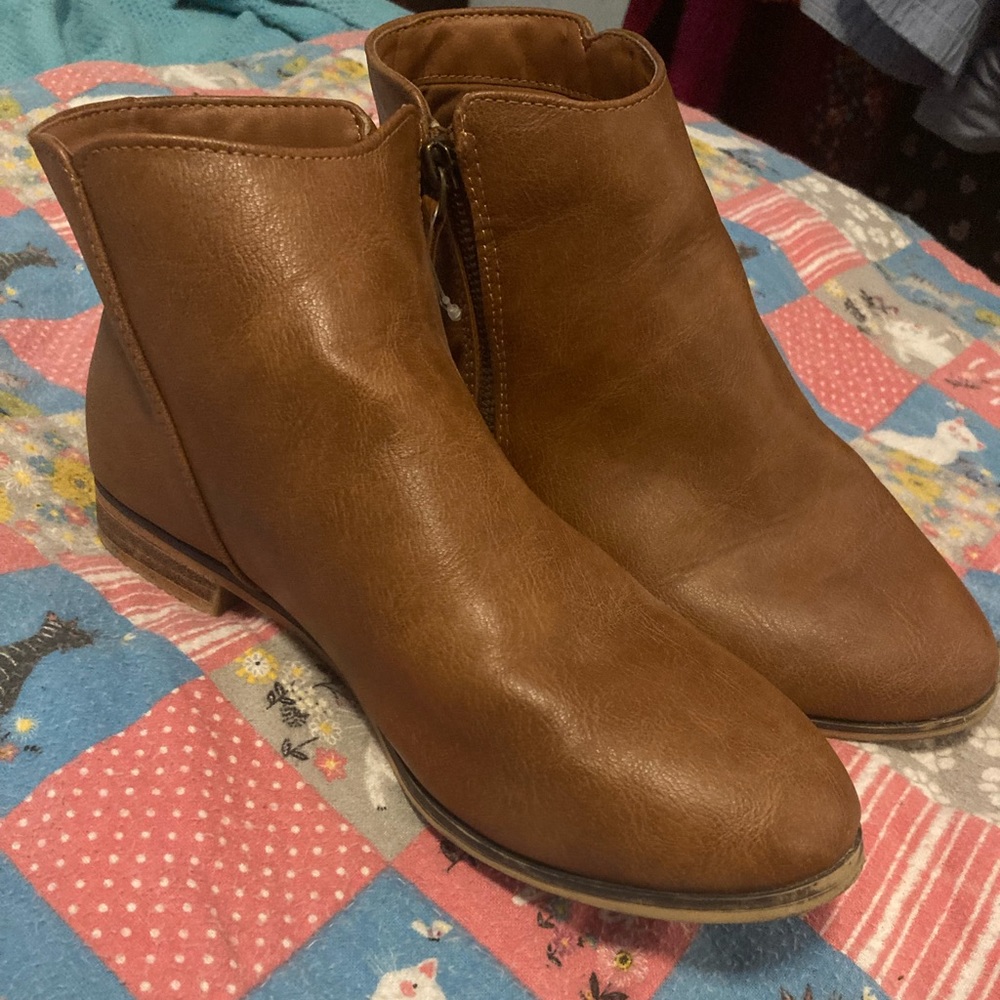 Brown ankle boots.